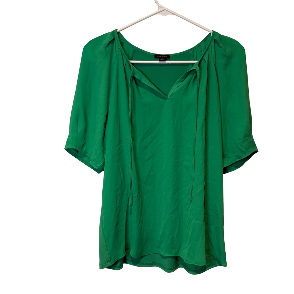 Ann Taylor Blouse Womens XS Kelly Green Split Neck Tie Short Puff Sleeve Top